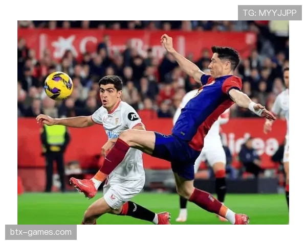 莱万多夫斯基5分钟狂轰9球震撼全场，状态强势回暖引热议